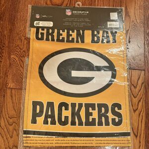 New In package Green Bay Packers 18" x 12.5" Embossed Suede Garden Flag NFL